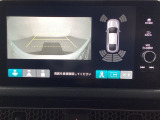 バックでの車庫入れも安心です! リアカメラが付いているバックモニター付のナビナビディスプレー装備しております。バンパーについているソナーや、操作線もついており距離感も画面から確認できます。