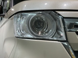 LEDヘッドライトは、点灯の瞬間から最大光量を発揮し、突然暗くなるトンネルなどでの安定感を高めます。