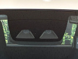 【スマートアシスト】走行中に前方の車両等を認識し、衝突しそうな時は警報とブレーキで衝突回避と被害軽減をアシスト。より安全にドライブをお楽しみいただけます。