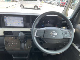 運転席まわりです。実際に座ってみて、乗り心地を体験してみてください,視界も良好です