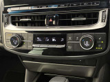 デュアルエアコンとは、運転席と助手席で、個別に温度設定ができる機能です。気温の感じ方は、人それぞれ違うもの。乗る人に優しい機能ですね。
