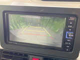 【バックカメラ】駐車時に後方がリアルタイム映像で確認できます。大型商業施設や立体駐車場での駐車時や、夜間のバック時に大活躍!運転スキルに関わらず、今や必須となった装備のひとつです!