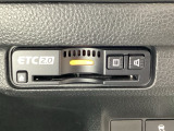ハンドルの右側にETC2.0がついています。高速道路の料金所の通過も楽々です!。 カードの取り出しもしやすい場所についています。
