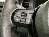 ステアリングにオーディオ操作スイッチが付いています。オーディオ画面に直接タッチしなくても操作が出来ますので、運転に集中できます。