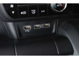 USB入力端子ついています!Apple CarPlayや、Android Autoに接続可能で、音楽再生やスマホのナビ機能が使用できます♪