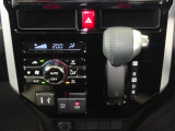 オートエアコンで暑い夏も寒い冬も快適な車内で運転出来ます。