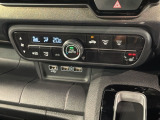 運転席側にはシートヒーターが付いています!寒い日に便利な装備ですね。