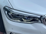 ●LEDヘッドライト:夜間走行時も良好な視界を確保し安心して運転できる高輝度LEDヘッドライトを装備!点灯速度が早く、消費電力も抑えられています。