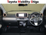シンプルな運転席周りです。インパネ周りの各操作スイッチ類も使いやすいよう配置されています!