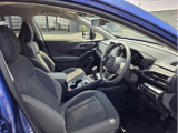 長時間の運転も疲れにくいフロントシート!体をしっかり支えてくれて運転がしやすい形状です!