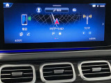 新しくなったセンターコンソールはスマートフォンを操作するような感覚でナビから車両の設定までが可能です。