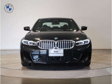 【キドニーグリル】BMWは約90年もの間、ほぼ全ての車両にひと目でBMWだと分かるこの特徴的なフロントグリルが備えられ、デザイン・アイコンとして親しまれてきました。