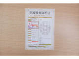 【車両検査証明書】店頭にて、クルマの状態が一目で分かる査証明書を公開中。トヨタ認定検査員が厳しく検査し、状態を点数と図解で表示しています。修復歴はもちろん、傷やヘコミの箇所や程度がご確認いただけます。