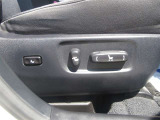 パワーシート搭載。微調整が手軽にでき、ドライバーの体形に合わせたポジションで運転することが可能です。