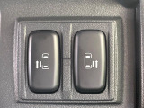 【両側パワースライドドア】スマートキーや運転席のスイッチで後席両側スライドドアの開閉が可能♪電動だから力を入れてドアを開ける必要が無く、小さなお子様でも簡単に開け閉めでき快適です♪