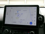 DCM(専用通信機)を装備したコネクティッドナビです。なお無償でのご利用期間は限定(令和9年12月まで)されています。詳しくは営業スタッフにお問い合わせください。