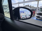 BSW(後側方車両検知警報)ブザーとともに、ブレーキを制御することで車両をもとの車線内に戻すような力を短時間発生させ、車両との接触を回避するようドライバーのステアリング操作をアシストします。
