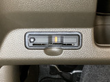ハンドルの左下にETCがついています。高速道路の料金所の通過も楽々です。カードの取り出しもしやすい場所についています。