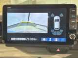 リバースギアに入れるだけで後方の表示へ切り替わります。夜間や雨の日の駐車も楽になりますよ。