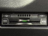 【ETC】有料道路を利用する際に料金所で停止することなく通過できる、ETC車載器(ノンストップ自動料金収受システム機器)が装備されています。セットアップを行うことで利用可能になります。