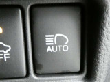 【オートマチックハイビームヘッドライト】ハイビーム走行時に対向車や前走車をカメラで認識して自動的にロービームにする機能が装備されています。※道路環境などによっては作動しない場合があります。