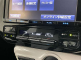 オートエアコン付きなので一度、気温を設定すれば自動的に過ごし易い温度に調整してくれますよ。 車内をいつでも快適空間にしてくれます。