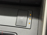 【シートヒーター】スイッチを入れると数十秒で座席が温かくなります。エアコンとは違い、身体と密着しているシートが温まるので、冬場には嬉しい装備です!