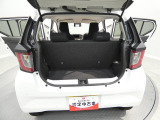 【使い勝手の良い荷室】日常の買い物からレジャーまで活躍します。開口部が低く重い荷物の積み下ろしもラクに行え、負担を軽くします。