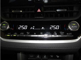 オートエアコンです。車内を設定温度に保ち、快適空間をキープします。