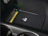 ◆ワイヤレス充電器◆ワイヤレス充電対応のスマートフォンを置くだけで充電が可能でとても便利な機能です。