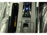 おくだけ充電、ドライブモード電動パーキングブレーキ、ブレーキホールドスイッチ。