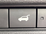 【パワーバックドア】スマートキーや運転席のボタンを押すだけでリアゲートが自動で開閉します!荷物を持っている時や、高い位置にあるバックドアを閉める際に便利な機能です♪