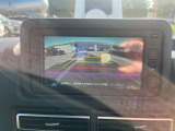 バックカメラ装備車です。 特に知らない場所での駐車・車庫入れなどには気を使います。 そんな時にはバックカメラがとっても便利。 ドライバーの死角をサポートしてくれるので安心・安全が確保できます。