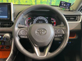 【純正革巻きステアリング】上質な革を使用することで、手にしっかり馴染みとても運転しやすいハンドルです♪