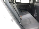 高いホールド性で運転姿勢が安定します。長距離ドライブでも疲れにくいのが魅力です。快適なドライビングライフをお送りください♪