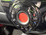 【オートエアコン】一度お好みの温度に設定すれば、車内の温度を検知し風量や温度を自動で調整。暑い&hellip;寒い&hellip;と何度もスイッチ操作をする必要はありません。快適な車内空間には必須の機能ですね♪