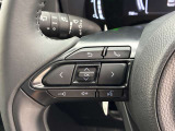 運転中、オーディオの操作をしてて、ハッとしたことはありませんか?ステアリングスイッチは、運転中でもハンドルでオーディオの操作が可能です。安全なドライブをサポートします。