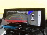 バックカメラの他に上から見下ろしたような画像が見れるアラウンド(全方位)モニター。前後左右を把握できます!