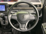 インテリアに合わせたデザインのステアリングは、運転される方のことも考え、運転しやすい形状、大きさです。是非一度、実際に触ってお確かめください。