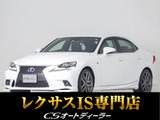 個性的なリアビューで御座います。精悍な佇まいは高級車ならではです。