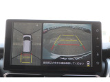 パノラミックビューモニター付きです。車両を上から見たような映像をディスプレイオーディオ画面に表示。運転席からの目視だけでは見にくい、車両周辺の状況をリアルタイムでしっかり確認できます。
