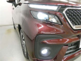 LEDヘッドライトです。デザイン性がよくとても明るいので、夜間の走行や悪天候でも安心です。しかも長寿命!
