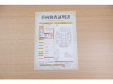 【車輌検査証明書】店頭にてクルマの状態が一目で分かる検査証明書を公開中。トヨタ認定検査員が厳しく査定し、状態を点数と図解で表示しています。修復歴はもちろん、傷やヘコミの箇所や程度がご確認いただけます。