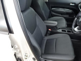 ゆったりとした運転席で、快適なドライブをサポートします。