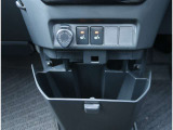 【シートヒーター】寒い日の運転など冷えやすい脚部を快適に温めてくれる。嬉しい機能♪