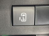 【パワースライドドア】スマートキーや運転席のスイッチでスライドドアの開閉が可能♪電動だから力を入れてドアを開ける必要が無く、小さいお子様でも、重い荷物を持っている時もラクに開け閉めできます♪