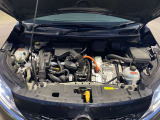 1.2Lの発電用エンジンとモータールームの画像です。