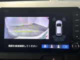 【バックモニター】後ろのカメラの映像をモニターに映し出すことができます!後方の見えない死角や、障害物との距離感をしっかり確認することができます!駐車が苦手な方におすすめです。