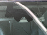 【エマージェンシーブレーキ】走行中に前方の車両等を認識し、衝突しそうな時は警報とブレーキで衝突回避と被害軽減をアシスト。より安全にドライブをお楽しみいただけます。