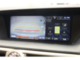 バックモニターがあれば車庫入れ時など、後ろが確認できて安心です。運転に自信がない方にはおすすめの装備です。ただし、バック時目視での確認も忘れずに。